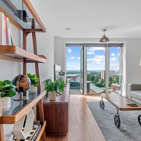 Penthouse Flat In Slough Center Apartment Bagian luar foto