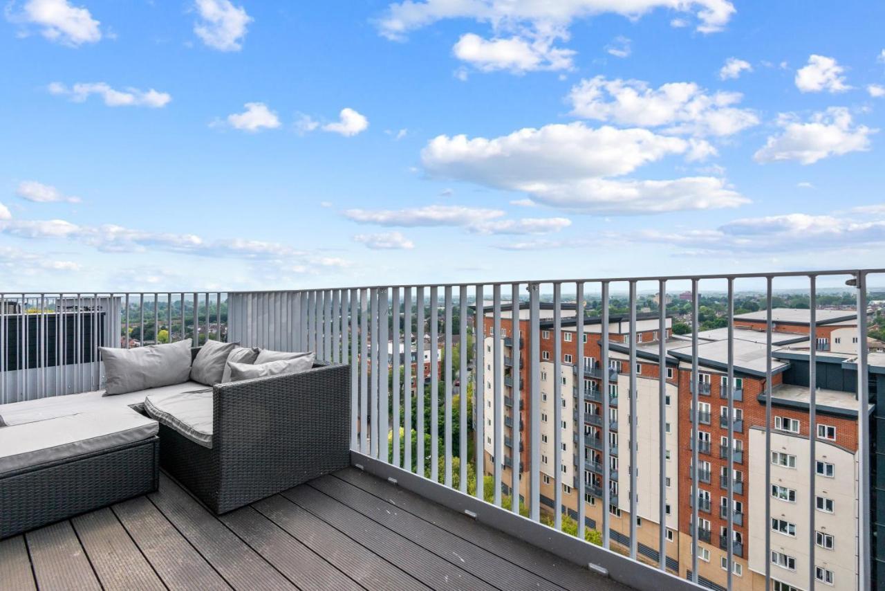 Penthouse Flat In Slough Center Apartment Bagian luar foto