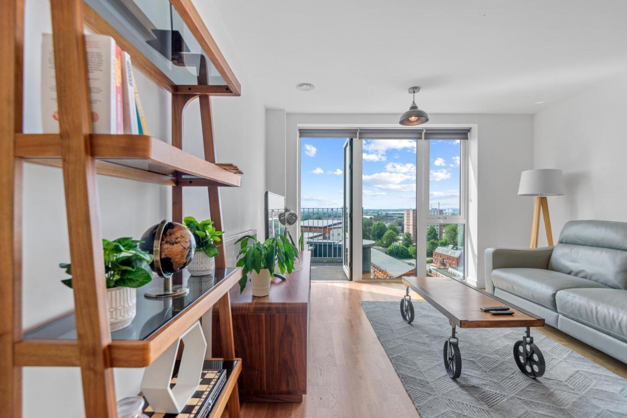 Penthouse Flat In Slough Center Apartment Bagian luar foto